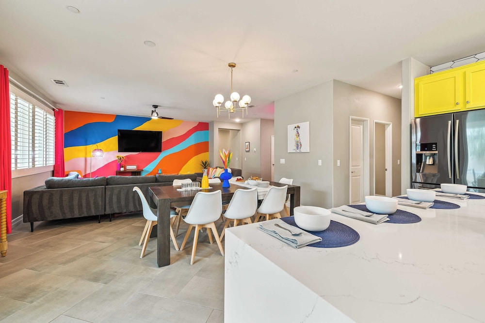 Kaleidoscope by AvantStay Colorful Escape Pool - photo 8