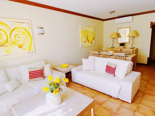 Benagil Beach House Yasmin — 4-Star Luxury Hotel in Lagoa, Portugal