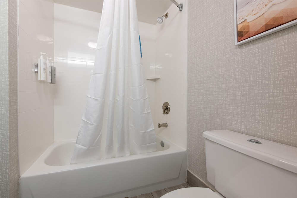 Hampton Inn Newport News Yorktown - photo 23