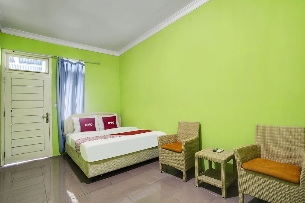 Hotel O Cottage Putra Mutun Beach in Bandar Lampung, Indonesia