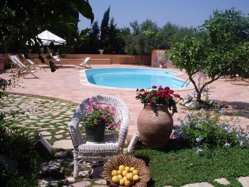 Baglio Costa Di Mandorla — 4-Star Luxury Hotel in Paceco, Italy
