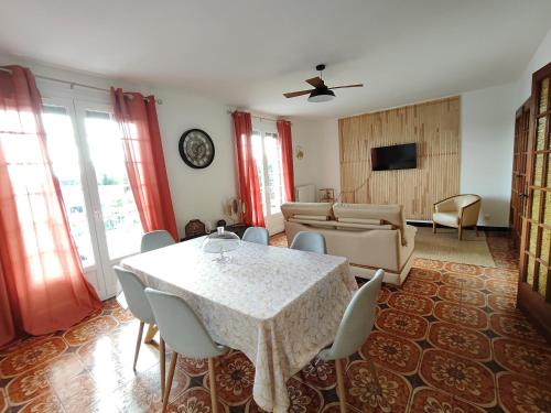 Les Jardins Ducarouge 1 Climatise — hotel in Digoin
