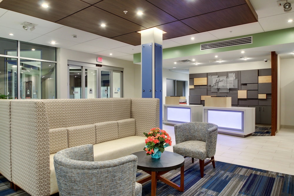 Holiday Inn Express & Suites Galesburg by IHG - photo 70