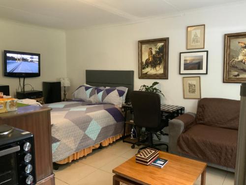 Coz Bachelor Pad in Randburg — 4-Star Luxury Hotel in Johannesburg, South Africa