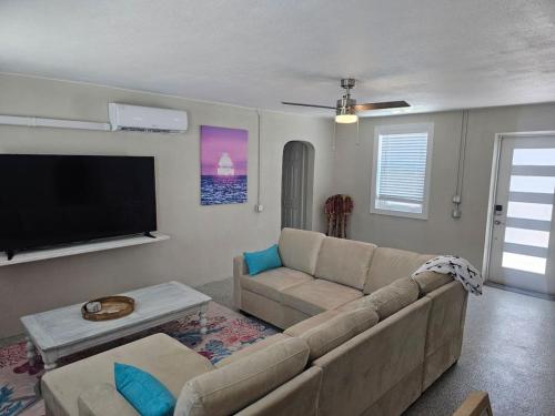 1 Bedroom Block off Madeira Beach 2 — 4-Star Luxury Hotel in Saint Pete Beach, United States