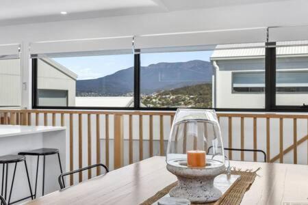 Mountain View Villa close to shops 10min to CBD — 4-Star Luxury Hotel in Bellerive, Australia
