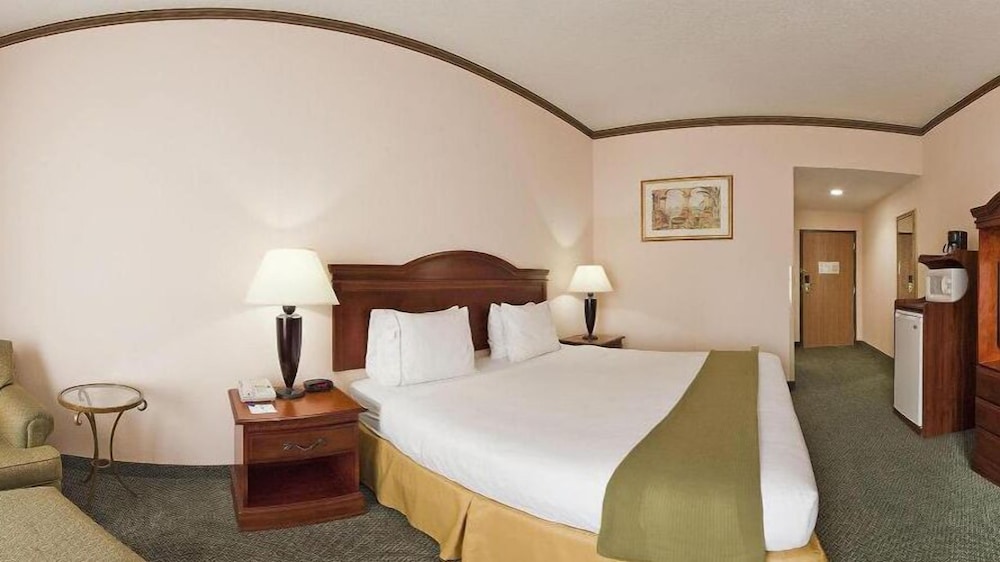 Holiday Inn Express Hotel & Suites Cleveland - photo 20