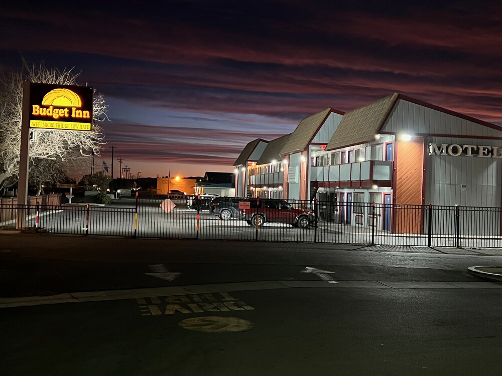 Oasis Inn & Suites - photo 31