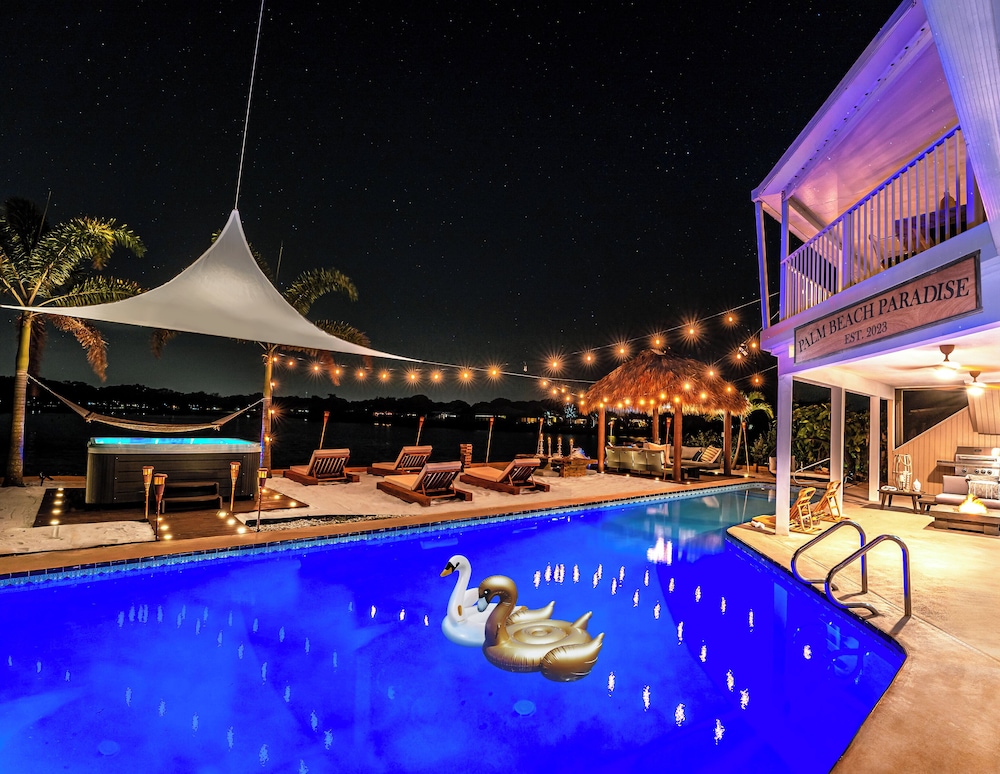 Palm Beach Paradise Villa w Beach Pool Cinema & Tiki — 5-Star Luxury Hotel in Palm Beach Gardens, United States