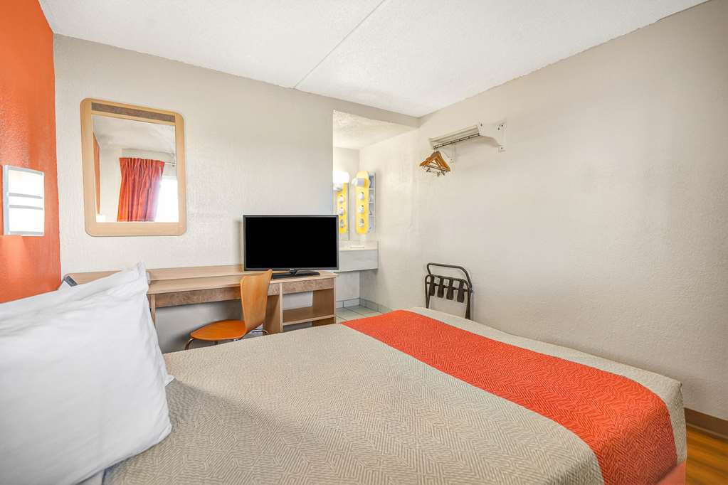 Motel 6 North Ridgeville OH Cleveland Intl Airport N Ridgeville - photo 10