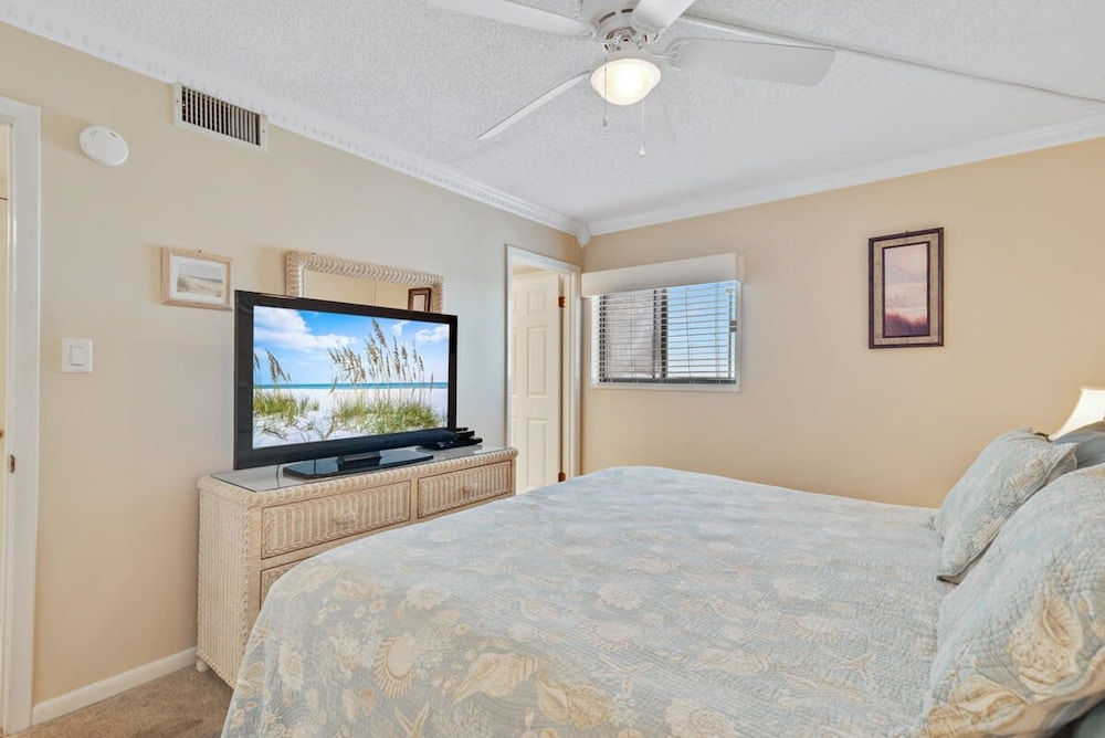 Gulf Tower 12A Direct Gulf front 2 2 Sleeps 6 - photo 16