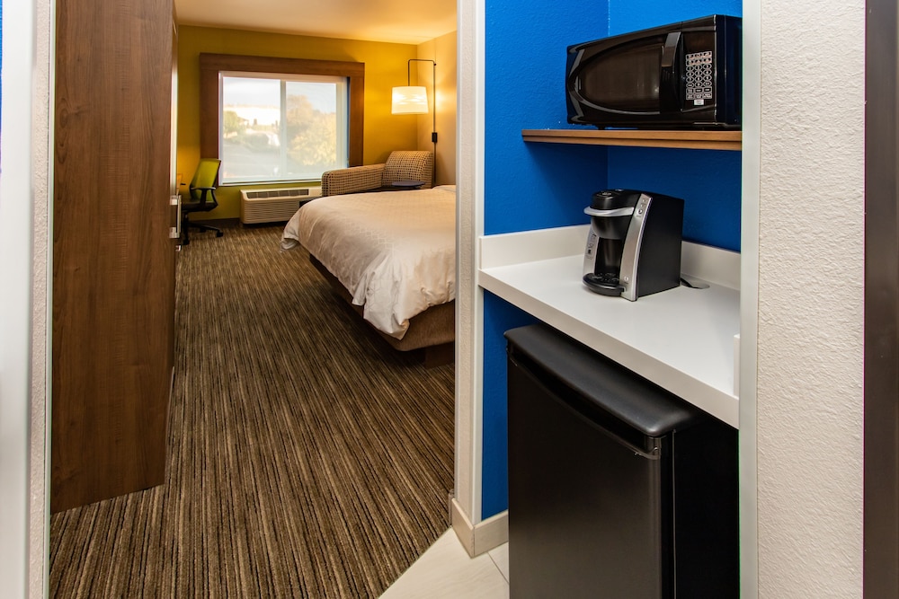 Holiday Inn Express Hotel & Suites Roseville Galleria Area by IHG - photo 76