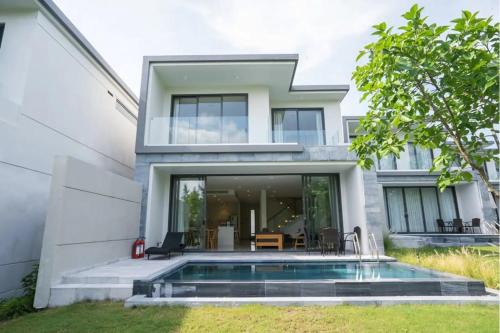 Clean & Quiet Villa The Point Resort in Da Nang, Vietnam