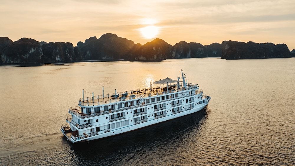 Ambassador Signature Cruise Lan Ha Bay — 5-Star Luxury Hotel in Ha Long, Vietnam