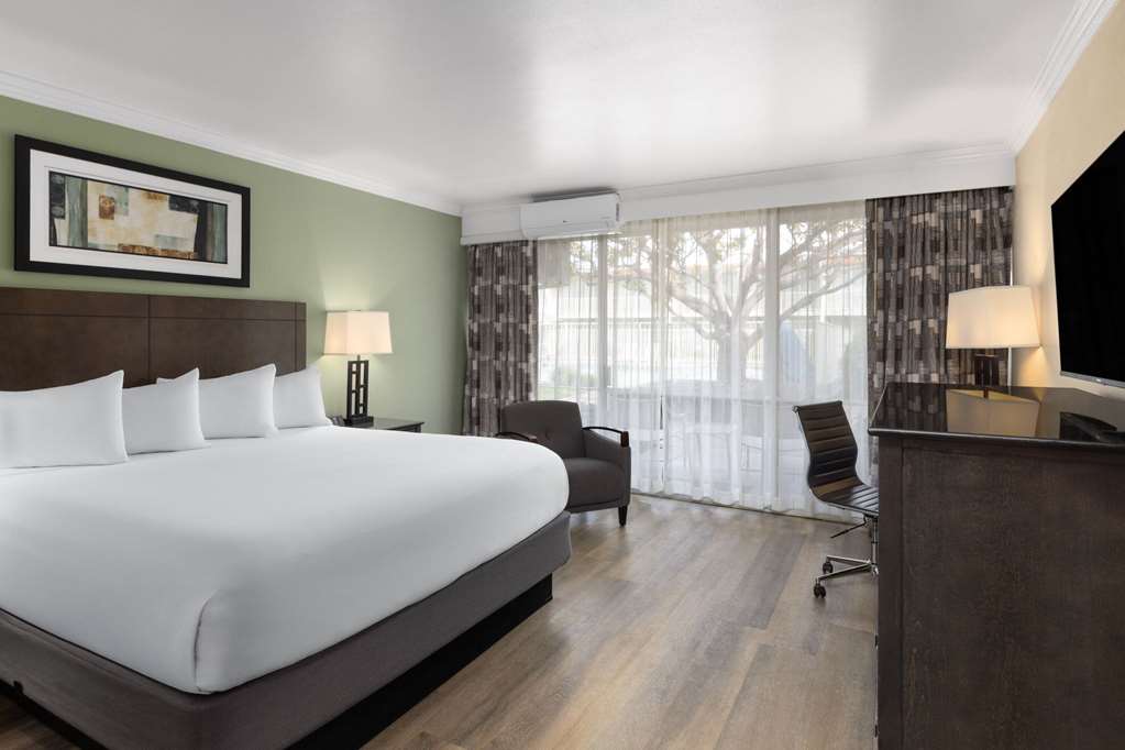 Travelodge by Wyndham Monterey Bay - photo 9