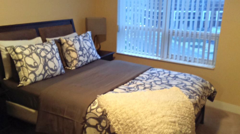 Pelican Suites — 4-Star Luxury Hotel in Mississauga, Canada