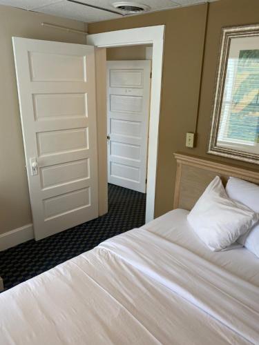 The Admiral Hotel Motel - photo 172
