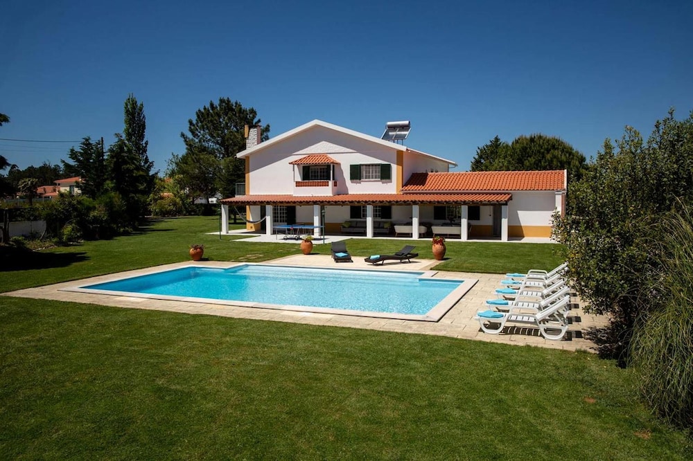 Quinta Turki Malika — 4-Star Luxury Hotel in Obidos, Portugal