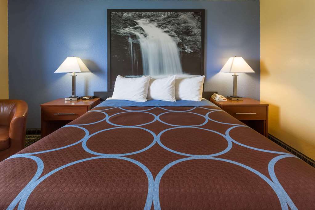 Super 8 by Wyndham Janesville - photo 9