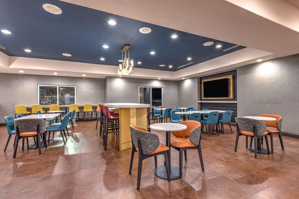 La Quinta Inn & Suites by Wyndham Woodway Waco South - photo 44