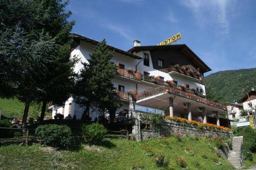 Hotel Bellevue — hotel in Gignod