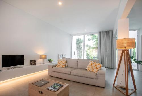 Beautiful 3 bedroom Villa in Lisbon South Bay — 4-Star Luxury Hotel in Almada, Portugal