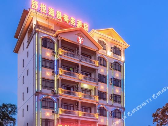 Seaview seawall Traders Hotel in Dongxing, People's Republic of China