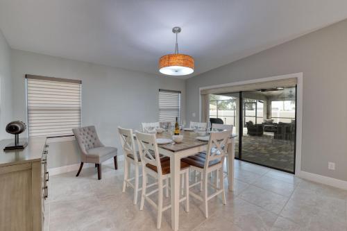 Magnolia House Cape Coral 2020 Pool Home — 4-Star Luxury Hotel in Cape Coral, United States