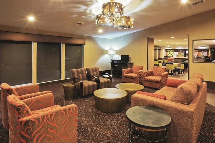 La Quinta Inn & Suites by Wyndham Las Vegas Tropicana - photo 10