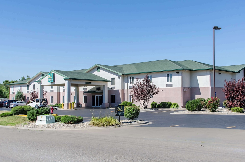 Quality Inn Junction City Near Fort Riley - photo 64