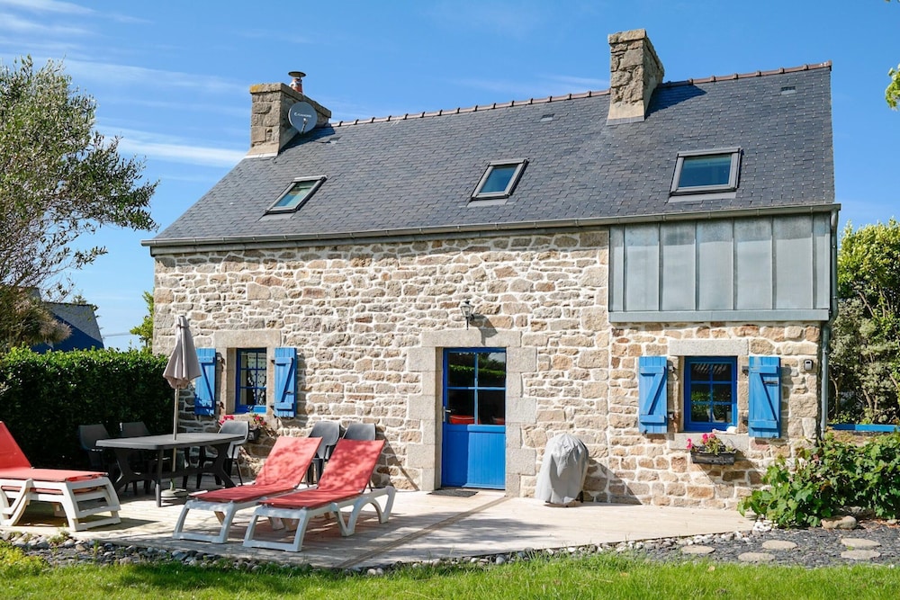 Stone House in Brittany Near Roscoff & Beaches — 4-Star Luxury Hotel in Plougoulm, France