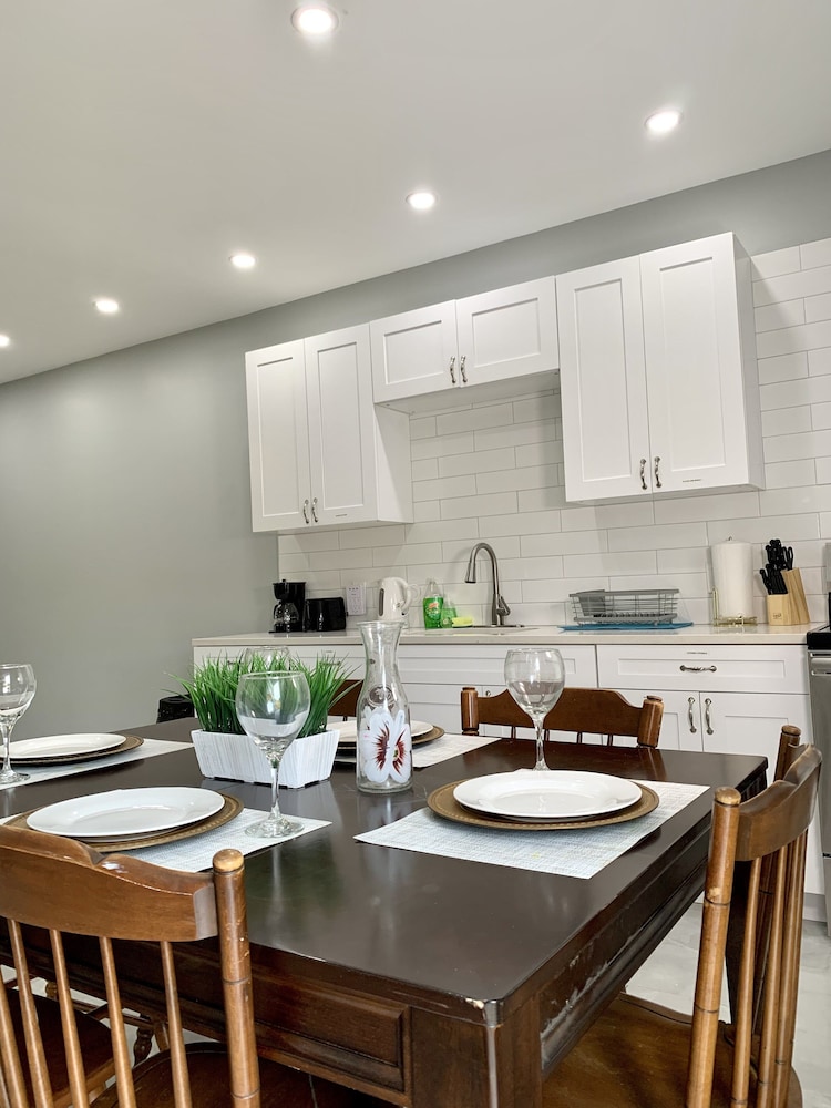 The Wheel of Fortune Duplex 8BR Parking - photo 23