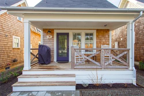 Heart Song by Seabrook Hospitality in Huntington Beach, United States