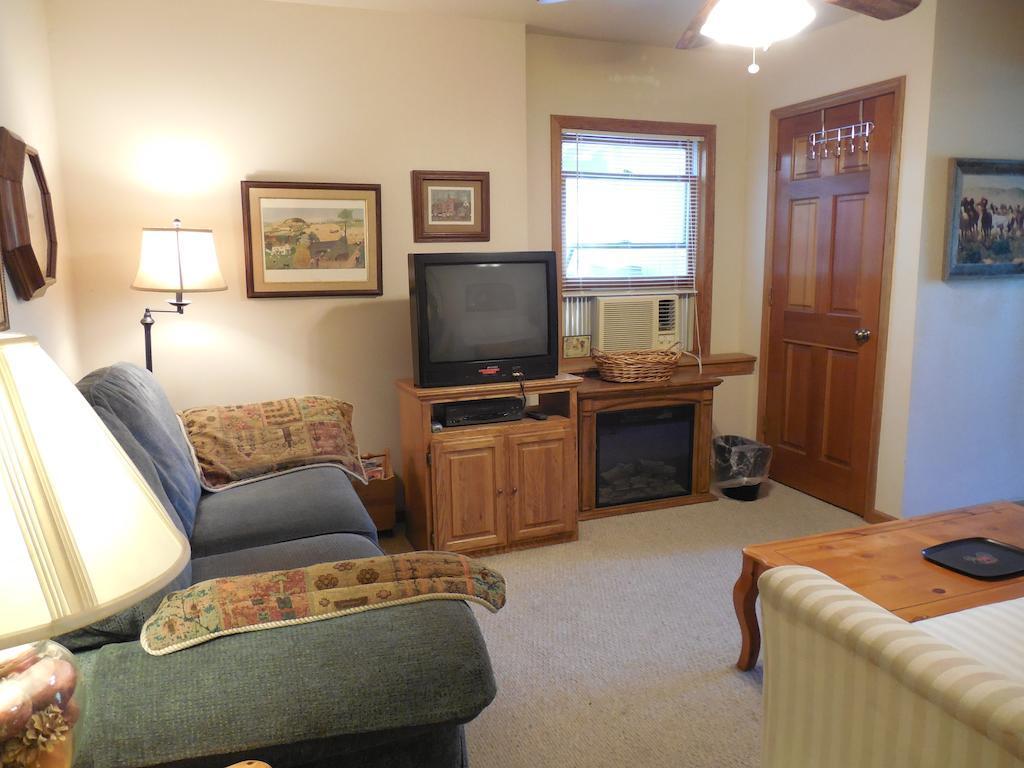 Julian Country Inn - photo 13
