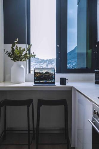 Table Mountain View Stylish one bedroom with stunning Lion’s Head & Table Mountain views