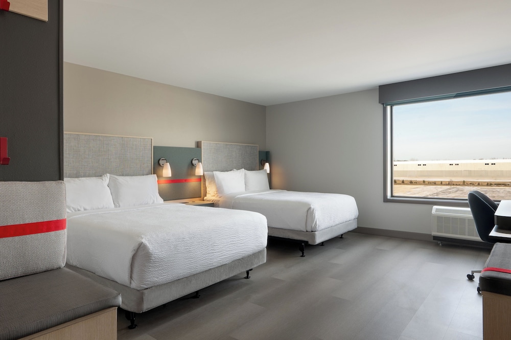 avid hotel Oak Creek by IHG - photo 5