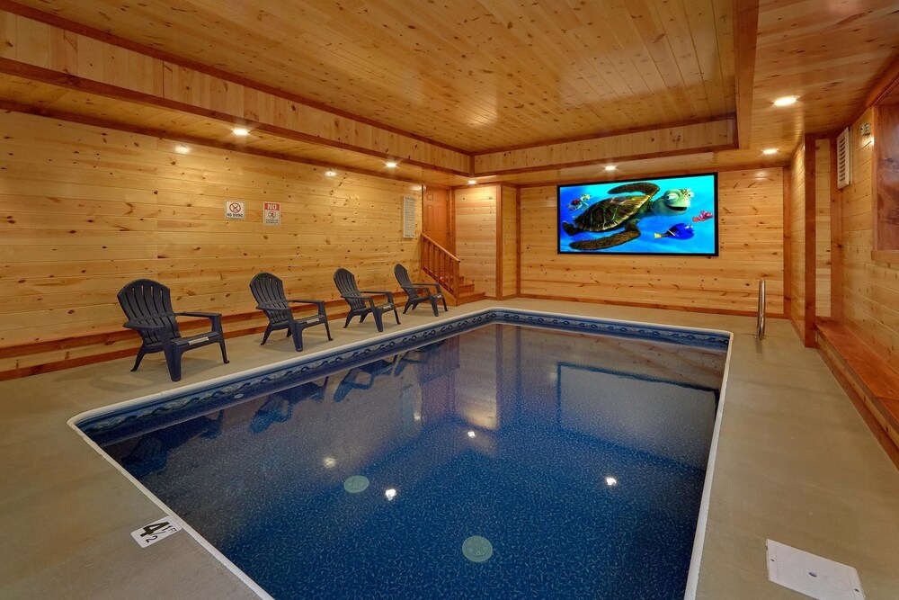 Paradise Point Pool Lodge Holiday home 6 — 4-Star Luxury Hotel in Sevierville, United States