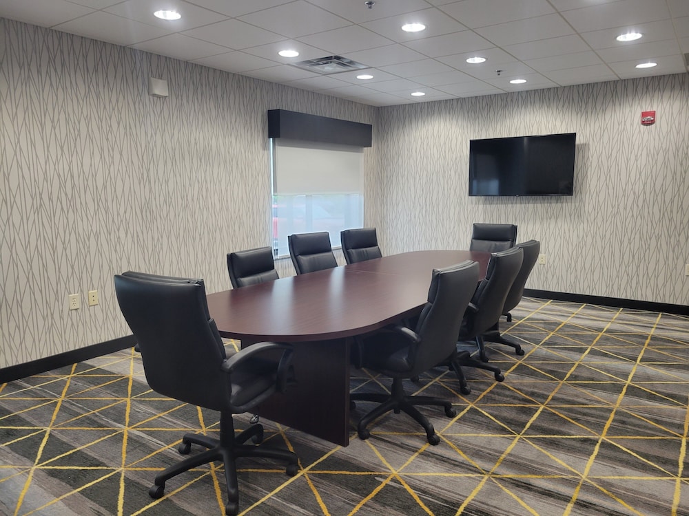 Holiday Inn & Suites Ann Arbor Univ Michigan Area by IHG - photo 48