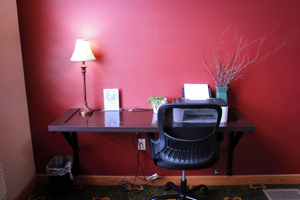 Canby Inn And Suites - photo 36