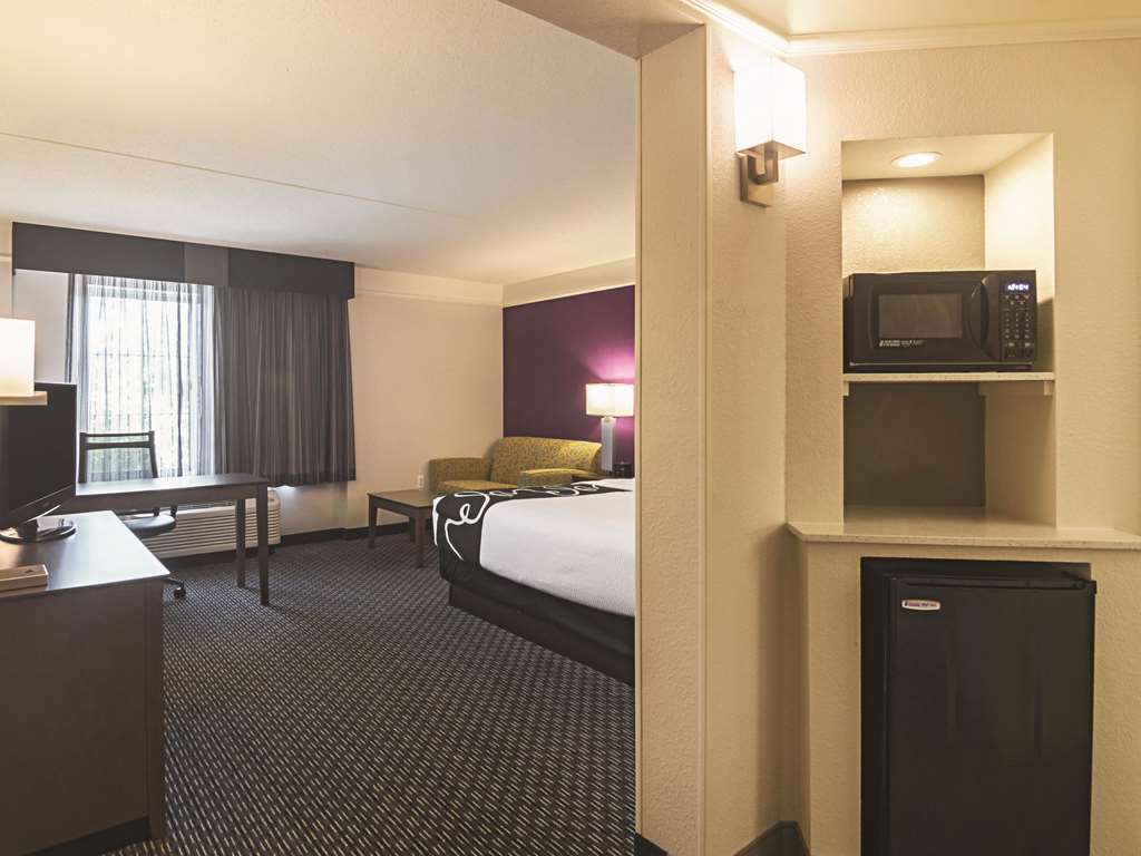 La Quinta Inn & Suites by Wyndham Oklahoma City NW Expwy - photo 29