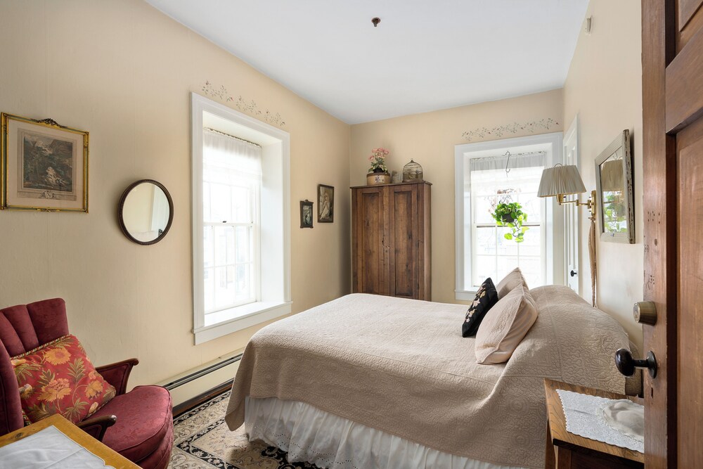 The Stagecoach Inn Bed & Breakfast and Five20 Social Stop - photo 34
