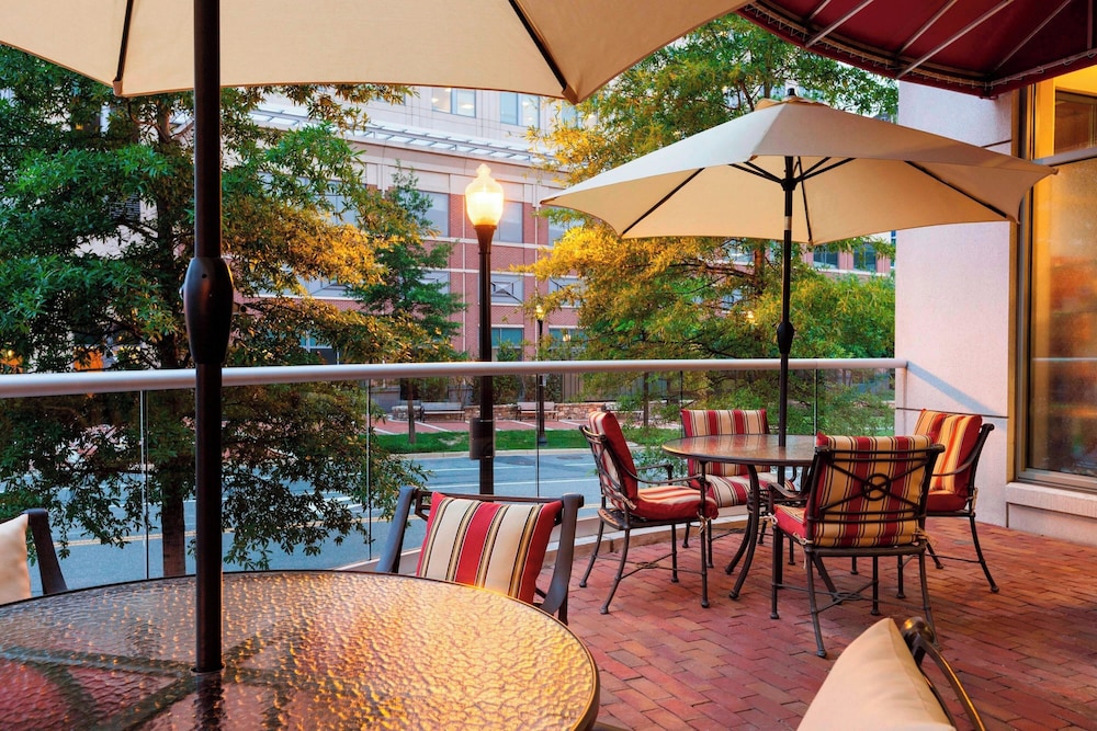 Residence Inn Alexandria Old Town South at Carlyle - photo 35