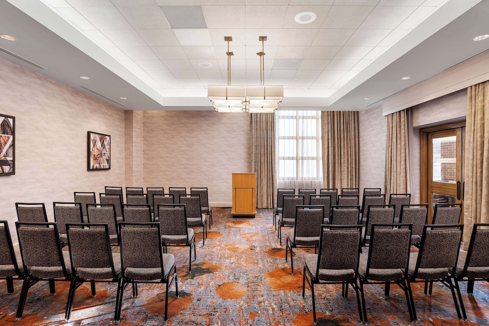 DoubleTree Suites by Hilton Austin Downtown Capitol - photo 48