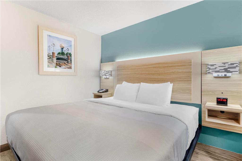 Quality Inn & Suites - photo 16