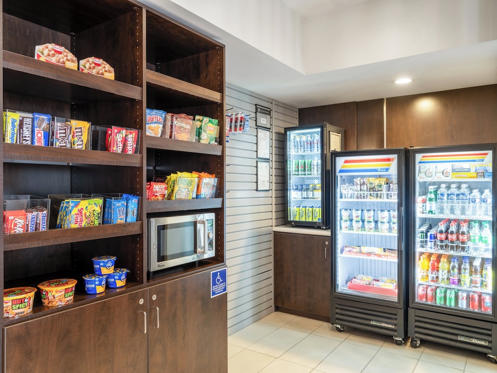 Holiday Inn Express & Suites Chicago Libertyville by IHG - photo 34