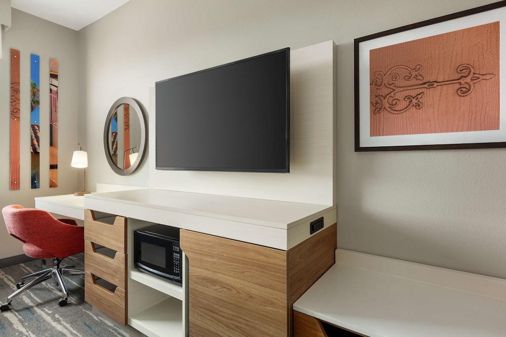 Hampton Inn & Suites San Mateo San Francisco Airport - photo 8