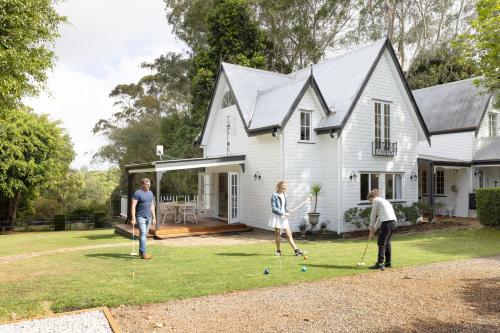 Exclusive Luxury Designer Cottage Estate for 10 Peaceful Retreat Just 8 Minutes from Maleny — 4-Star Luxury Hotel in Witta, Australia