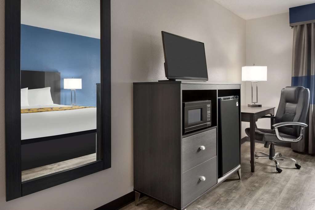 Baymont Inn & Suites by Wyndham Swanton Toledo Airport - photo 14