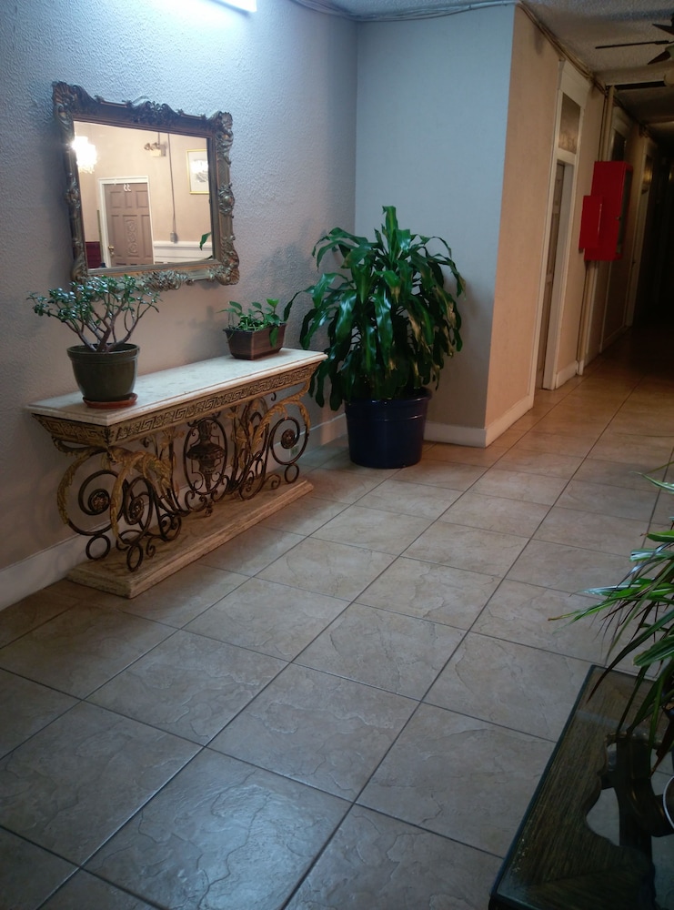 Monterey Inn Hotel - photo 55