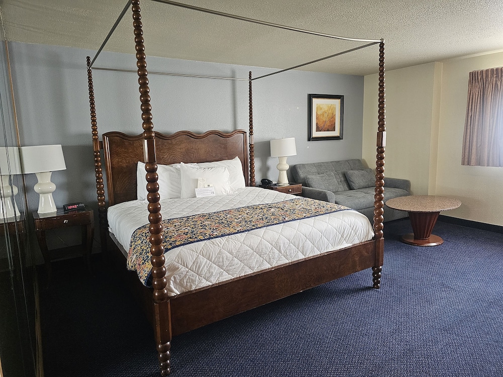 Broadway Inn Conference Center - photo 22